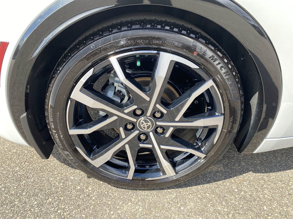 Thumbnail: 2026 Toyota Prius v - 23