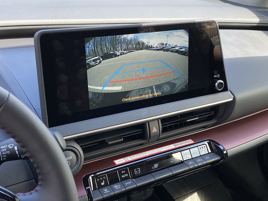 Thumbnail: 2026 Toyota Prius v - 31