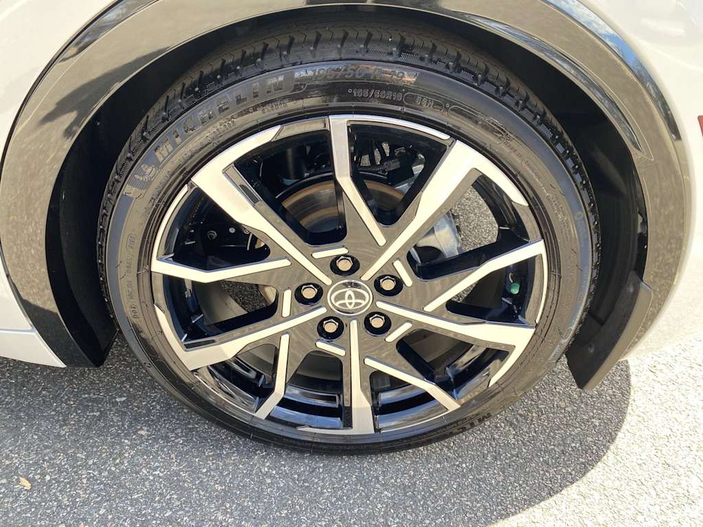 Thumbnail: 2026 Toyota Prius v - 22