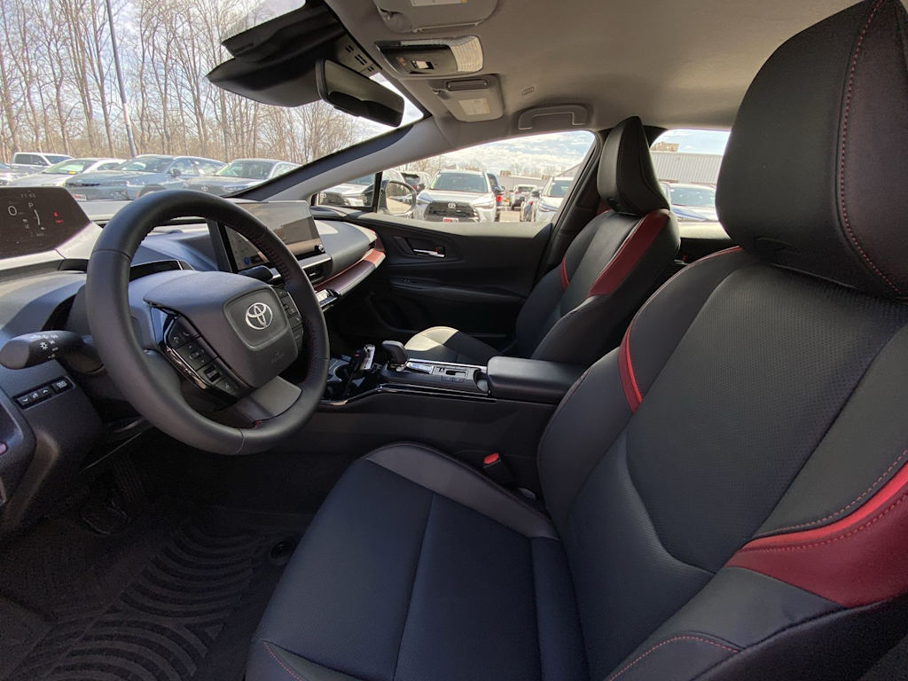 Thumbnail: 2026 Toyota Prius v - 8