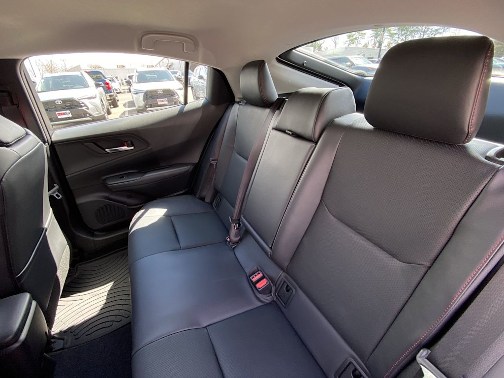 Thumbnail: 2026 Toyota Prius v - 10