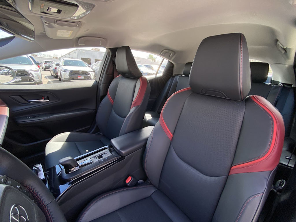 Thumbnail: 2026 Toyota Prius v - 9