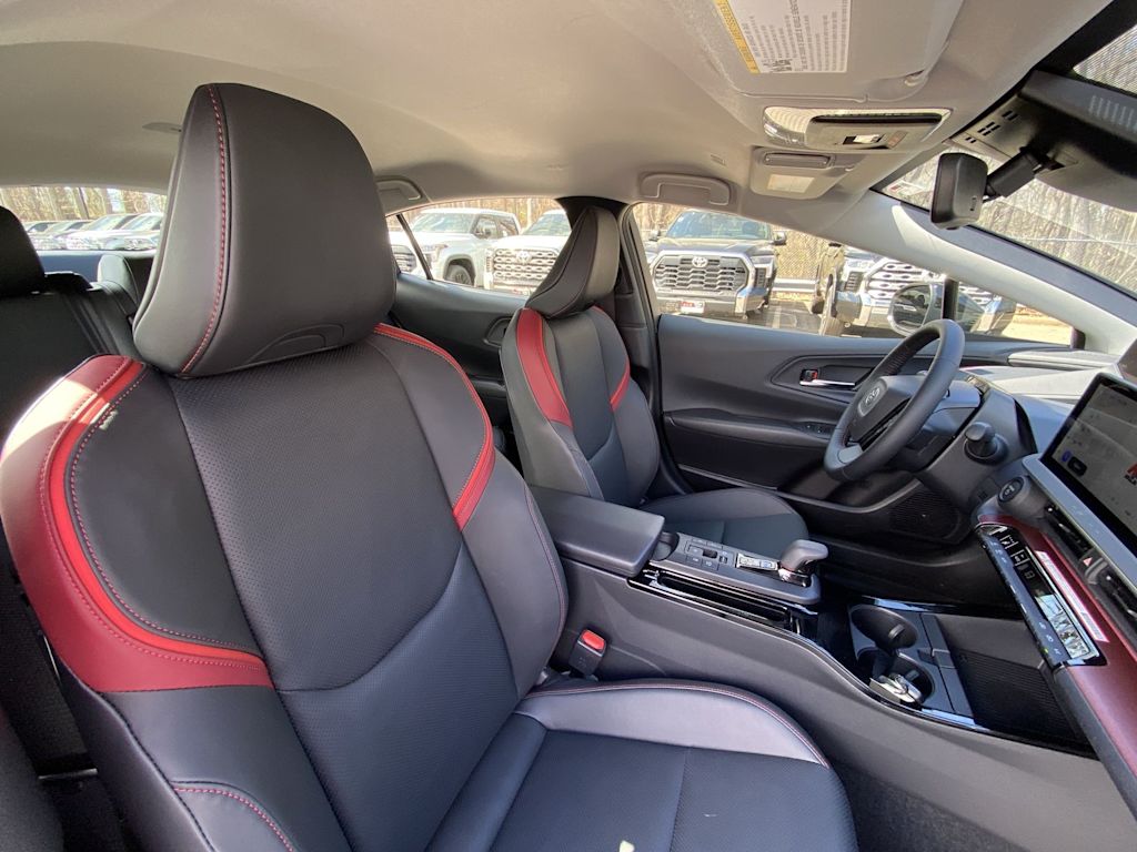 Thumbnail: 2026 Toyota Prius v - 27