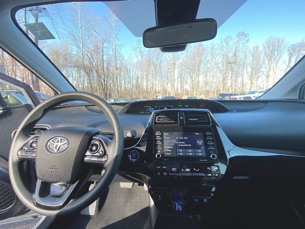 2022 Toyota Prius LE 2