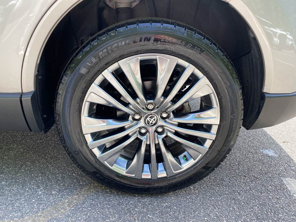 Thumbnail: 2024 Toyota Venza - 22