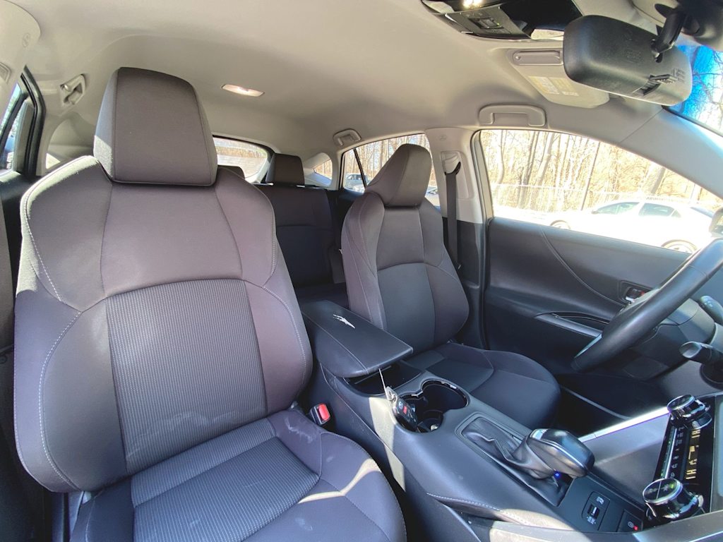 2021 Toyota Venza LE 27