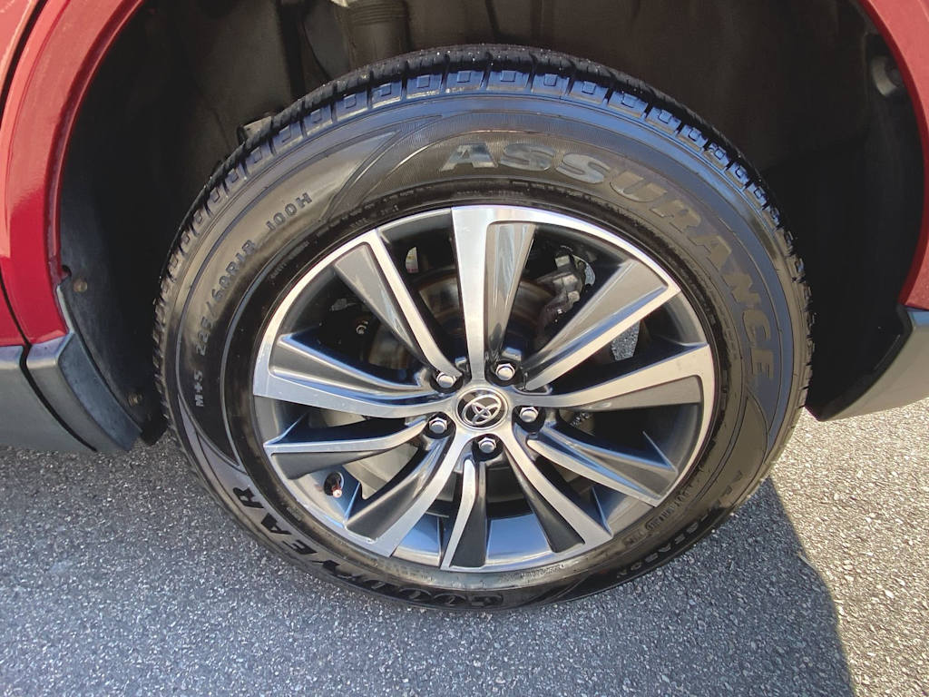 2021 Toyota Venza LE 22