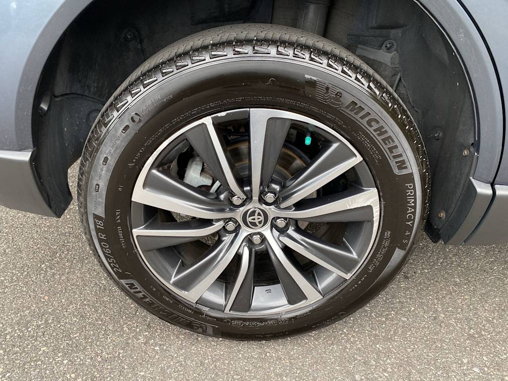 Thumbnail: 2021 Toyota Venza - 17