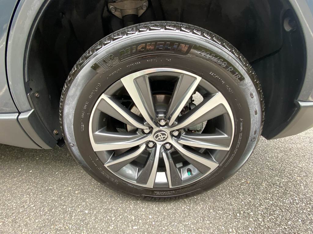 Thumbnail: 2021 Toyota Venza - 16