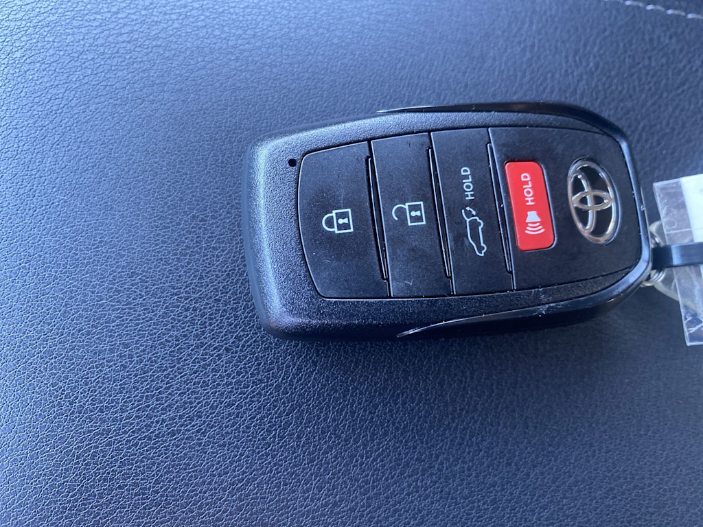 Thumbnail: 2023 Toyota Venza - 16