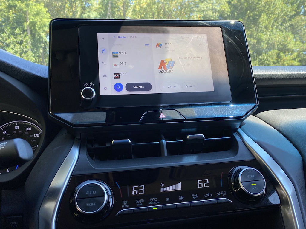 Thumbnail: 2023 Toyota Venza - 12