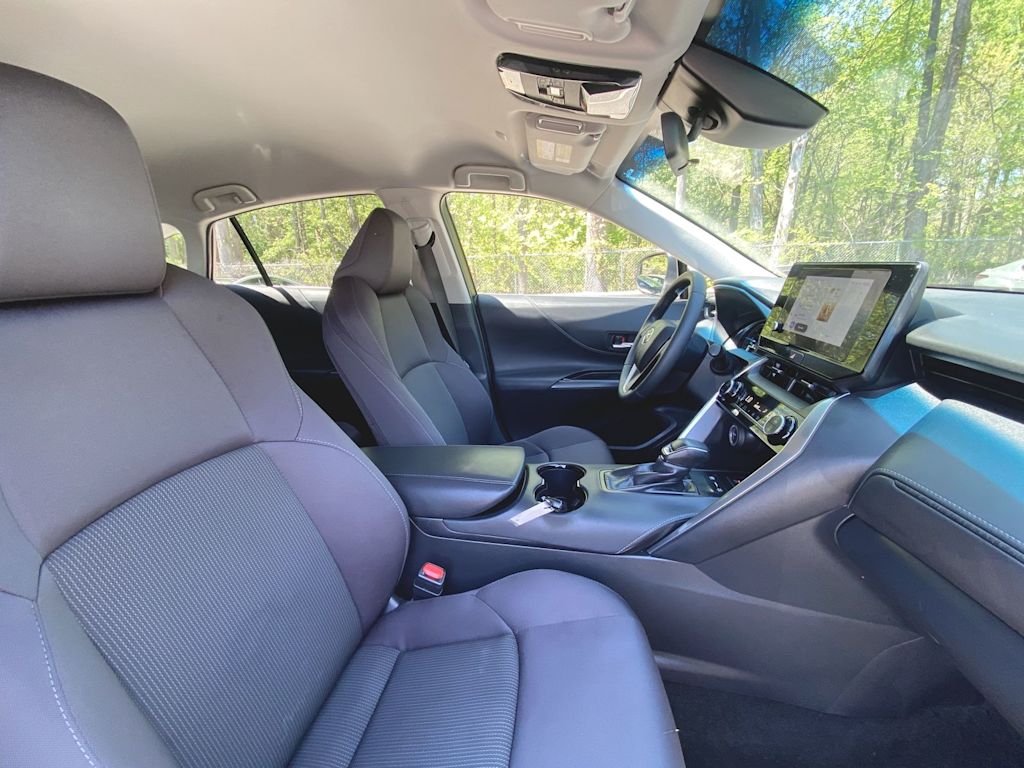 2023 Toyota Venza LE 26