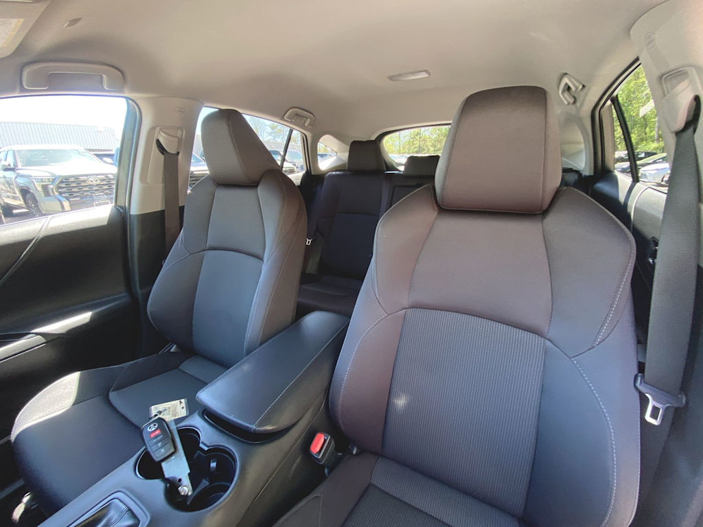 2023 Toyota Venza LE 9