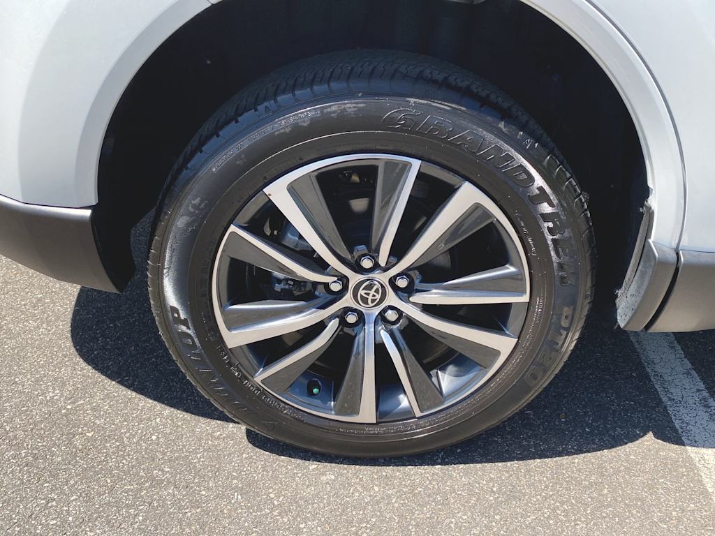 2023 Toyota Venza LE 23