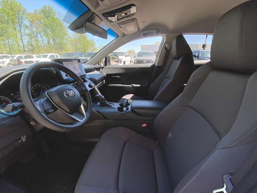2023 Toyota Venza LE 8