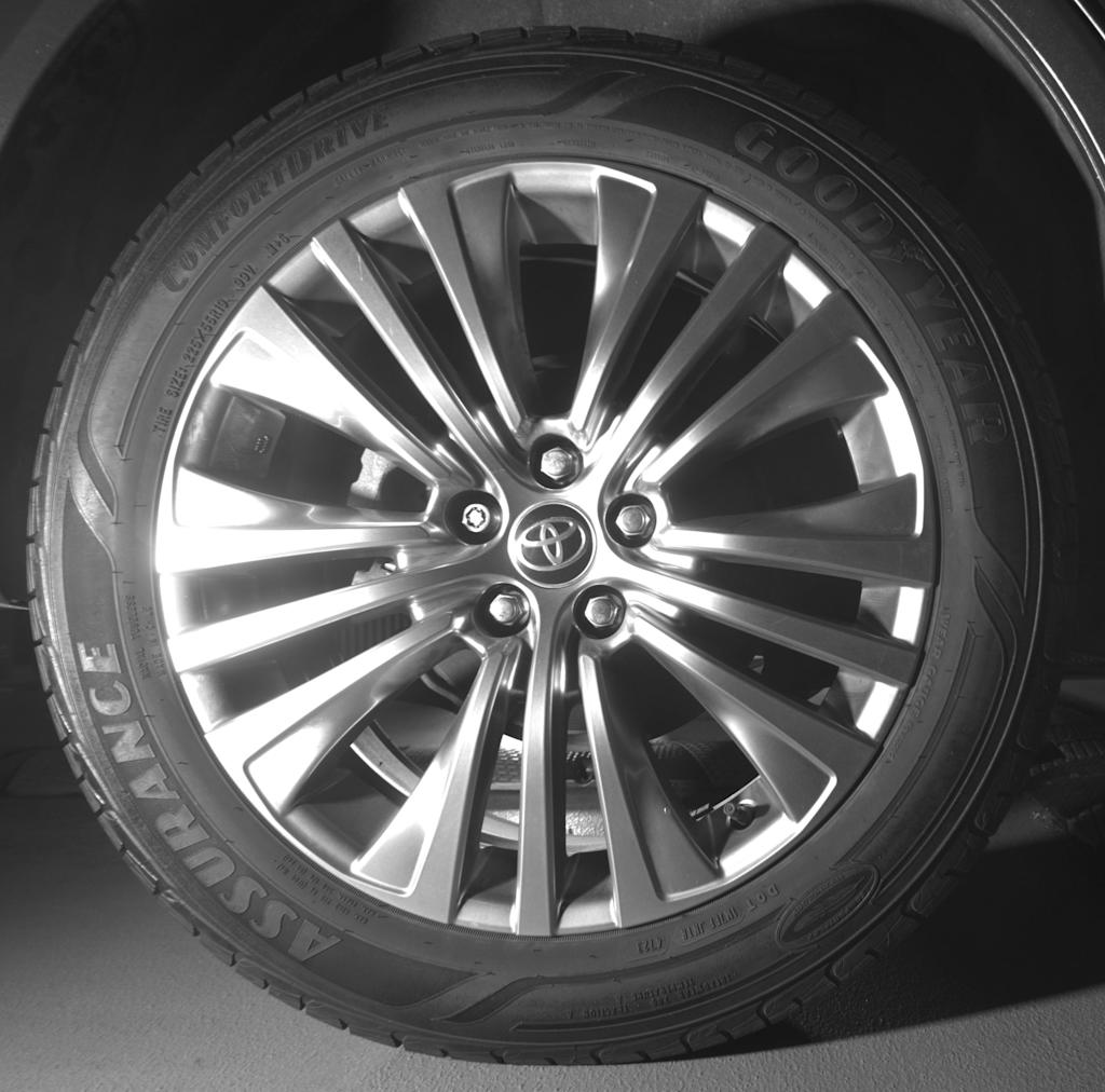 Thumbnail: 2021 Toyota Venza - 34