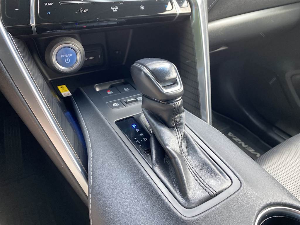 Thumbnail: 2021 Toyota Venza - 14