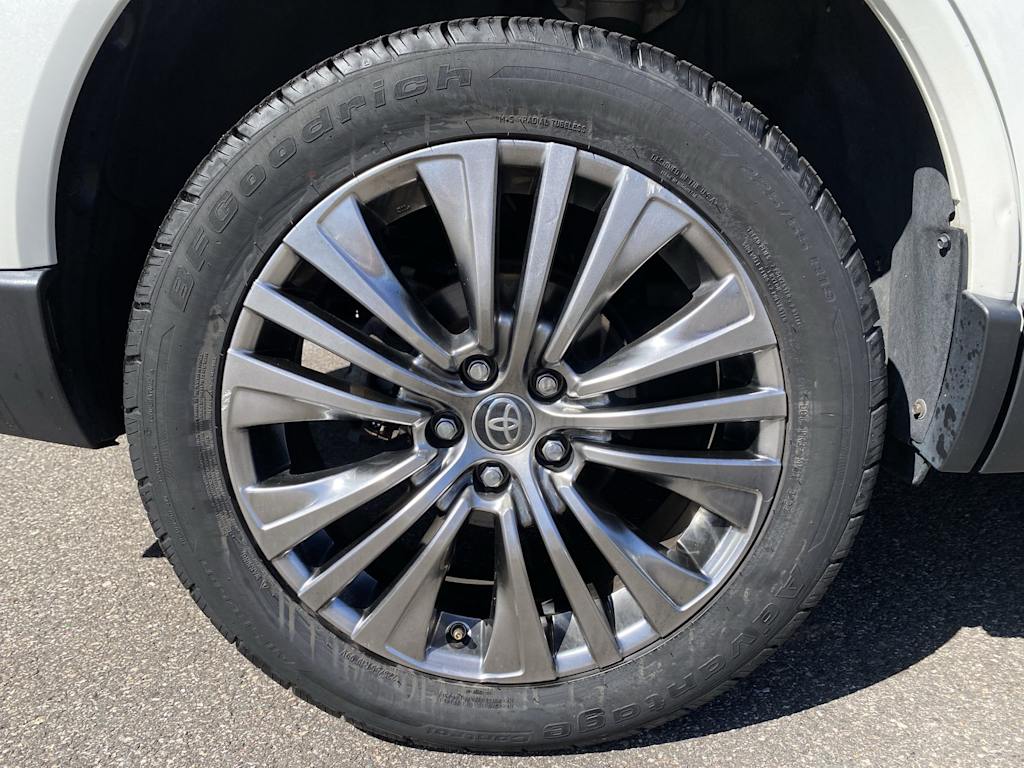 Thumbnail: 2021 Toyota Venza - 28