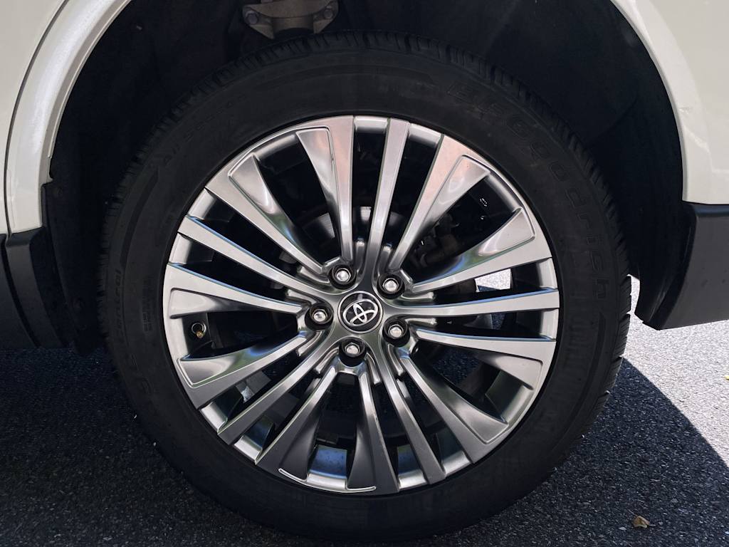 Thumbnail: 2021 Toyota Venza - 27
