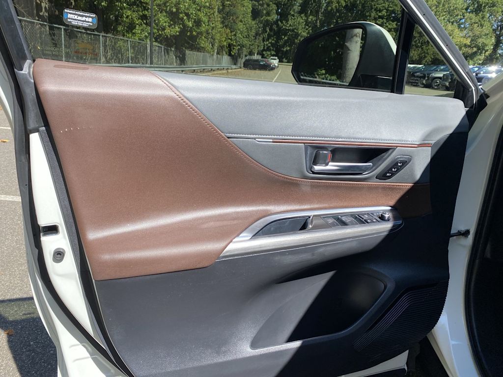 Thumbnail: 2021 Toyota Venza - 30