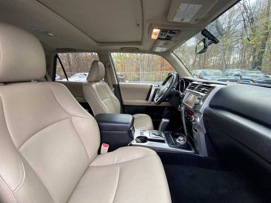 Thumbnail: 2010 Toyota 4Runner - 31