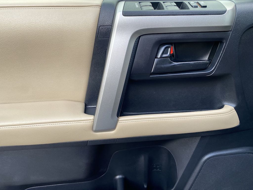 Thumbnail: 2010 Toyota 4Runner - 30