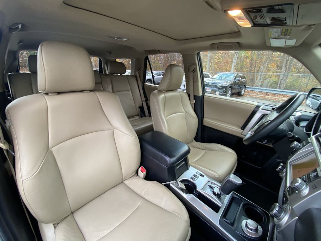 Thumbnail: 2010 Toyota 4Runner - 32