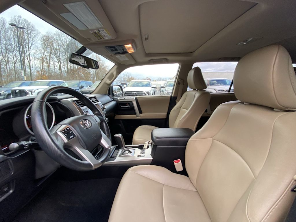 Thumbnail: 2010 Toyota 4Runner - 9