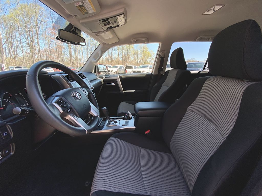 2024 Toyota 4Runner SR5 8