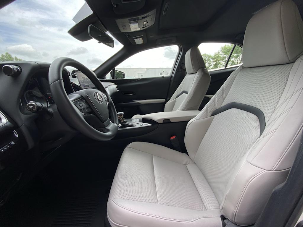 Thumbnail: 2023 Lexus UX - 10