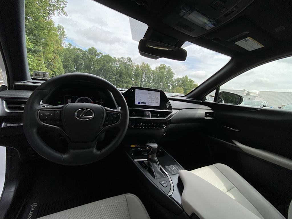 Thumbnail: 2023 Lexus UX - 9