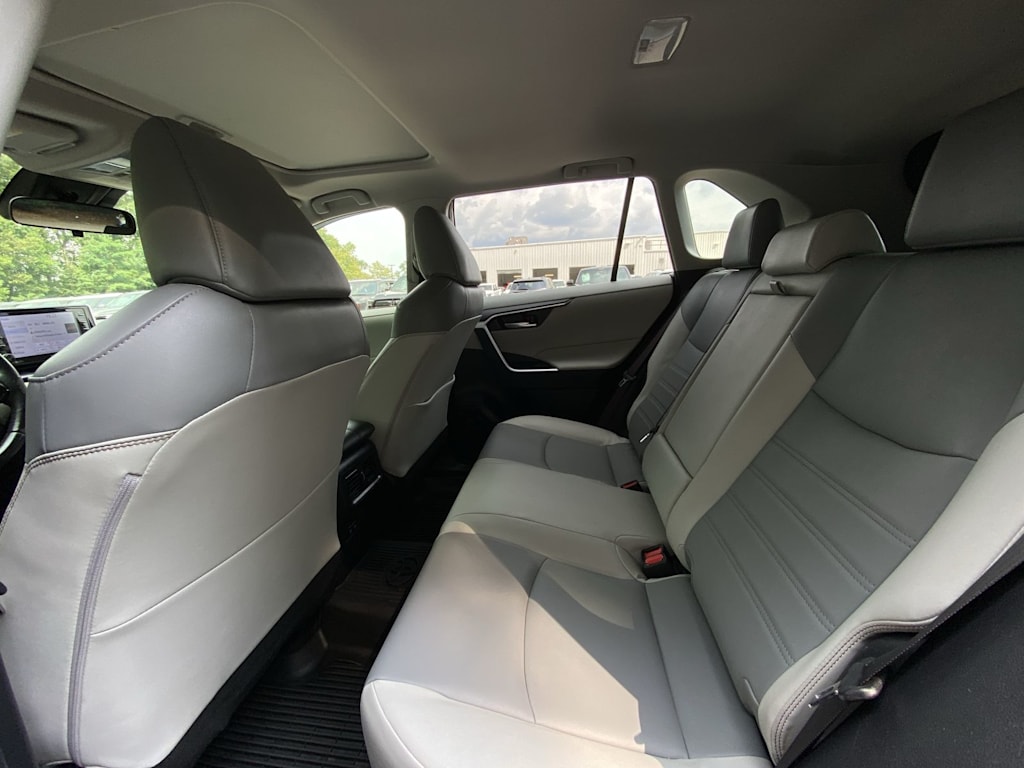 Thumbnail: 2019 Toyota RAV4 - 12