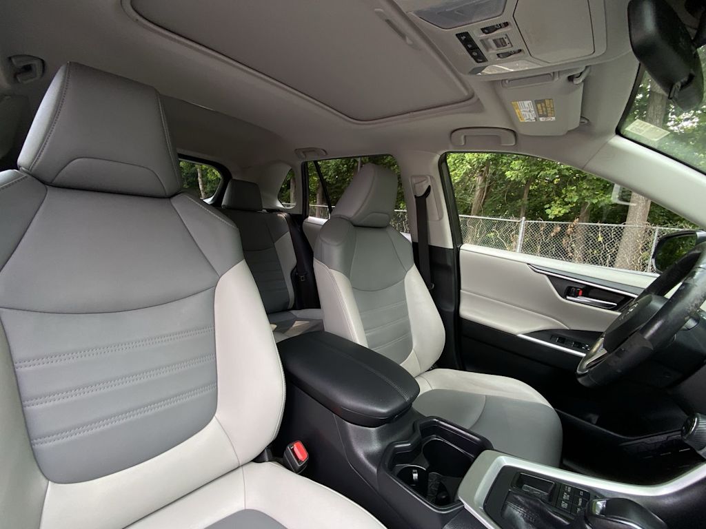 Thumbnail: 2019 Toyota RAV4 - 32