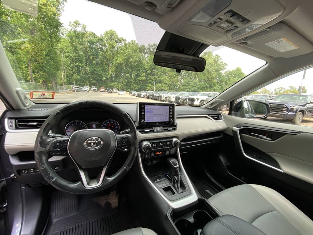 Thumbnail: 2019 Toyota RAV4 - 9