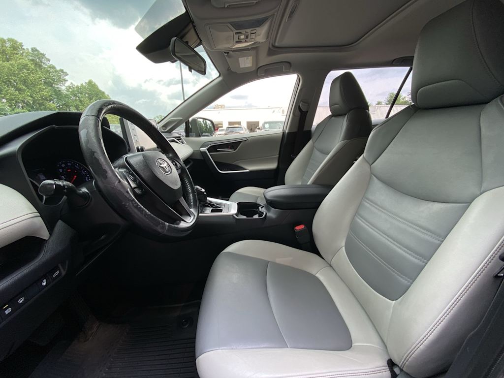 Thumbnail: 2019 Toyota RAV4 - 10