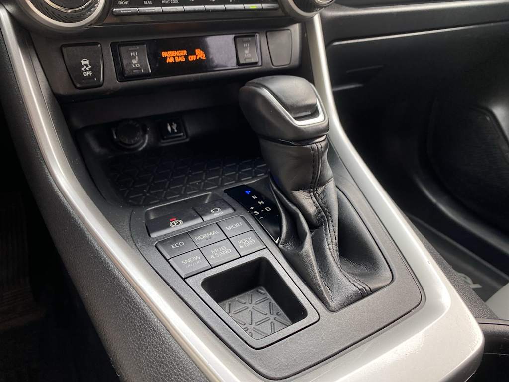 Thumbnail: 2019 Toyota RAV4 - 15