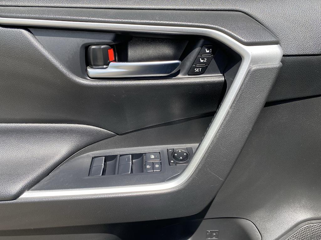 Thumbnail: 2021 Toyota RAV4 - 23