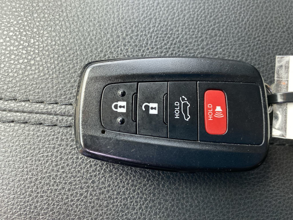 Thumbnail: 2021 Toyota RAV4 - 15