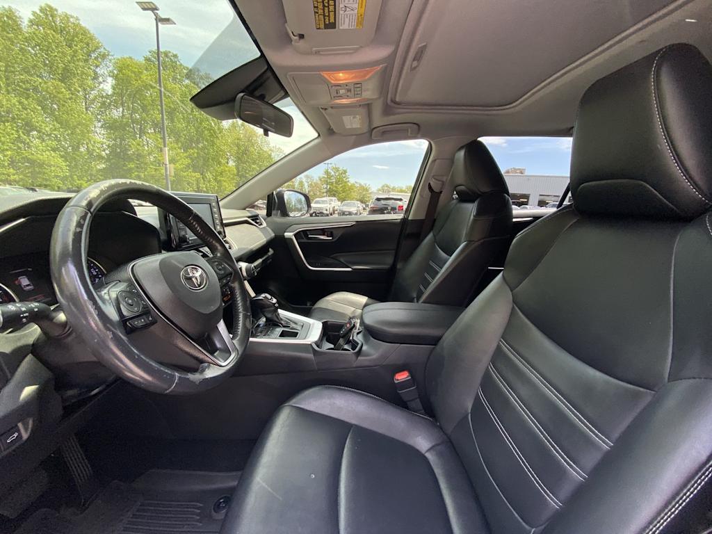 Thumbnail: 2021 Toyota RAV4 - 8