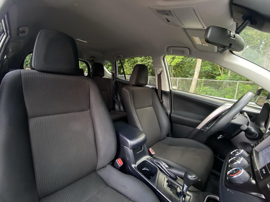 Thumbnail: 2017 Toyota RAV4 - 31