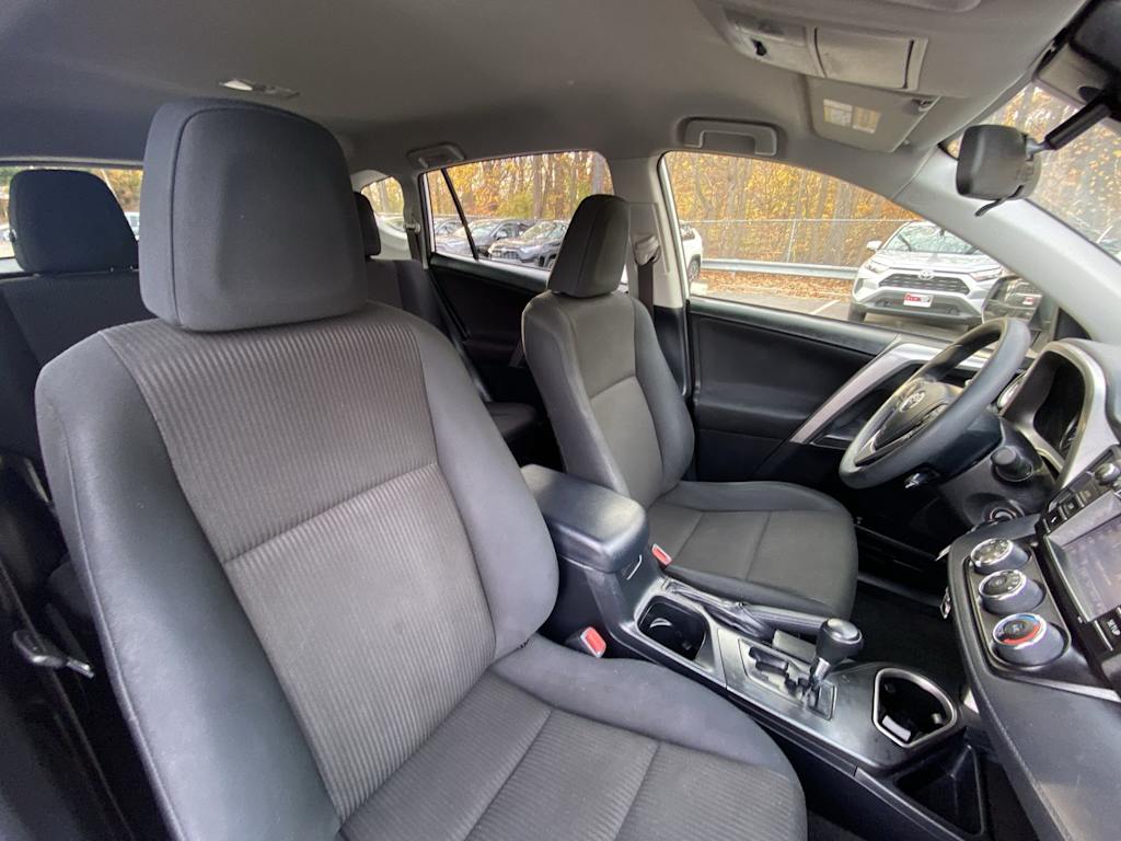 Thumbnail: 2017 Toyota RAV4 - 29