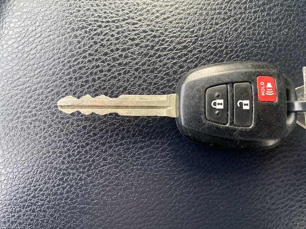 Thumbnail: 2017 Toyota RAV4 - 18