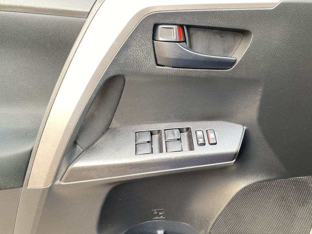 Thumbnail: 2017 Toyota RAV4 - 27