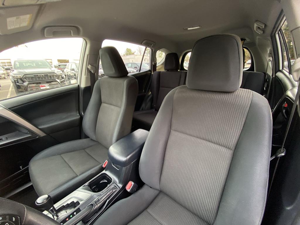 Thumbnail: 2017 Toyota RAV4 - 11