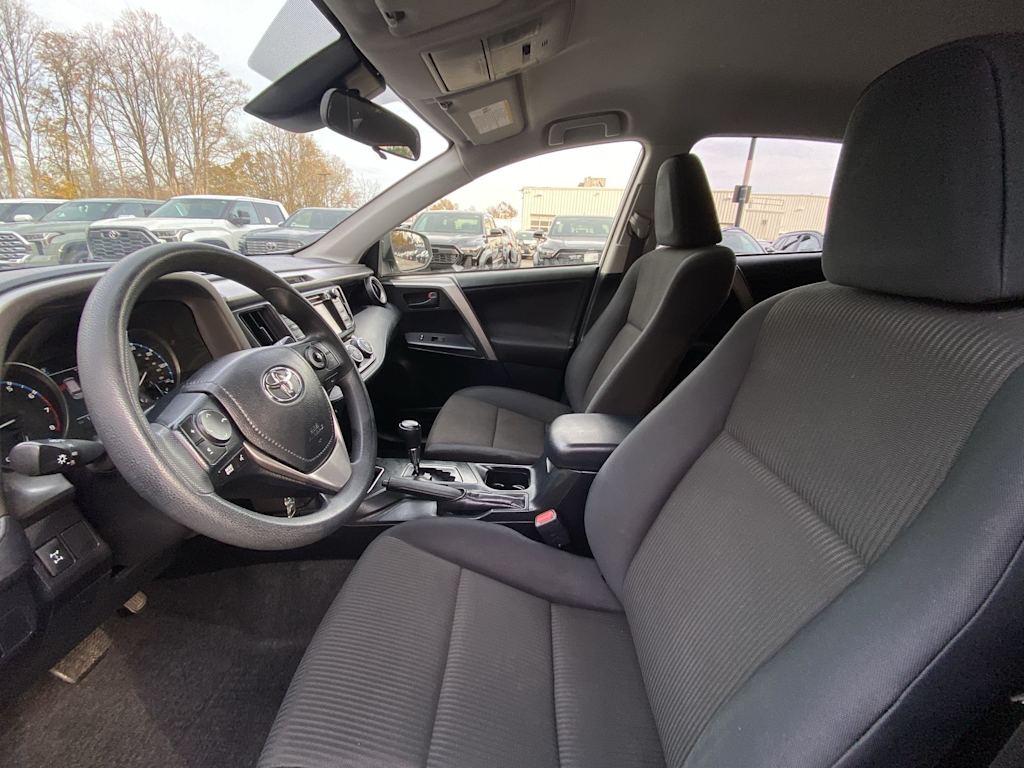 Thumbnail: 2017 Toyota RAV4 - 10