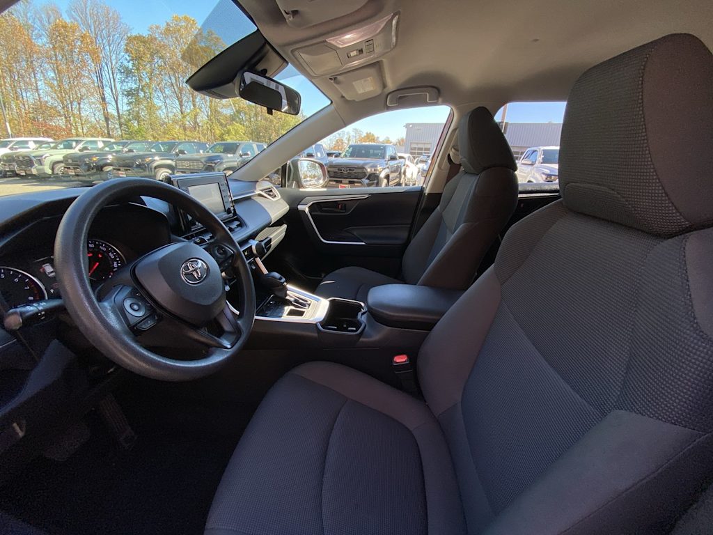 Thumbnail: 2022 Toyota RAV4 - 9