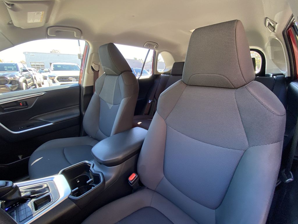 Thumbnail: 2022 Toyota RAV4 - 10