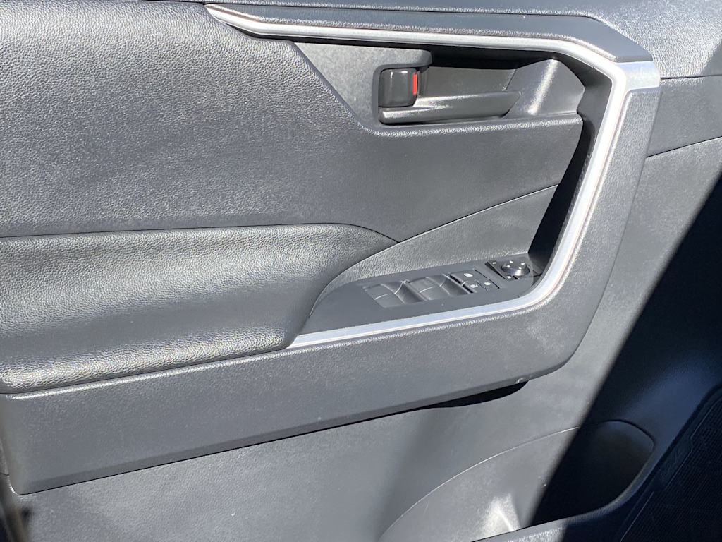 Thumbnail: 2022 Toyota RAV4 - 24