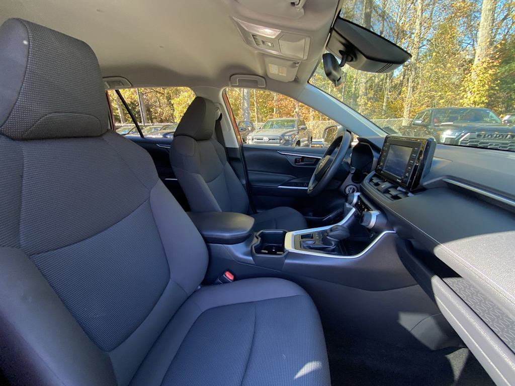 Thumbnail: 2022 Toyota RAV4 - 25