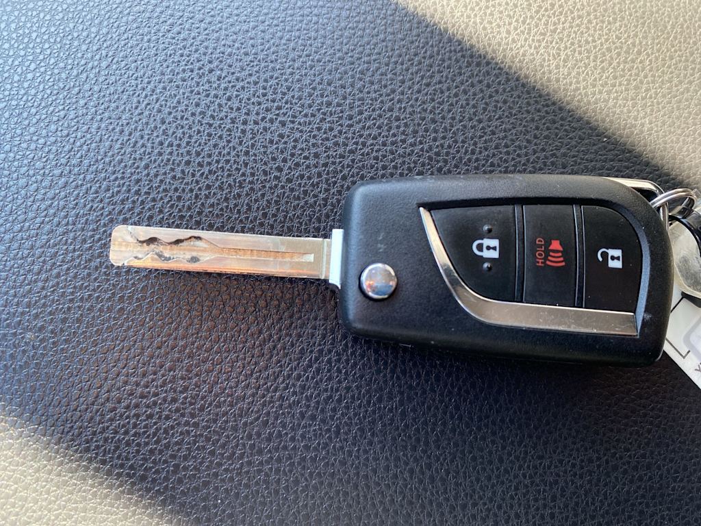 Thumbnail: 2022 Toyota RAV4 - 17